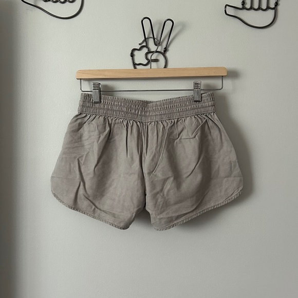 Hollister Summer Shorts - Picture 2 of 2